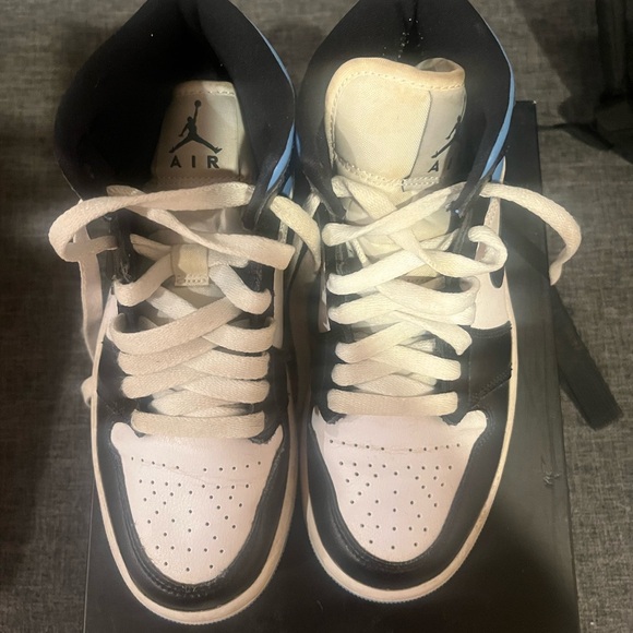 Air Jordan 1 Mid "Black/White/University Blue" sneakers size 6 like new - Picture 5 of 10